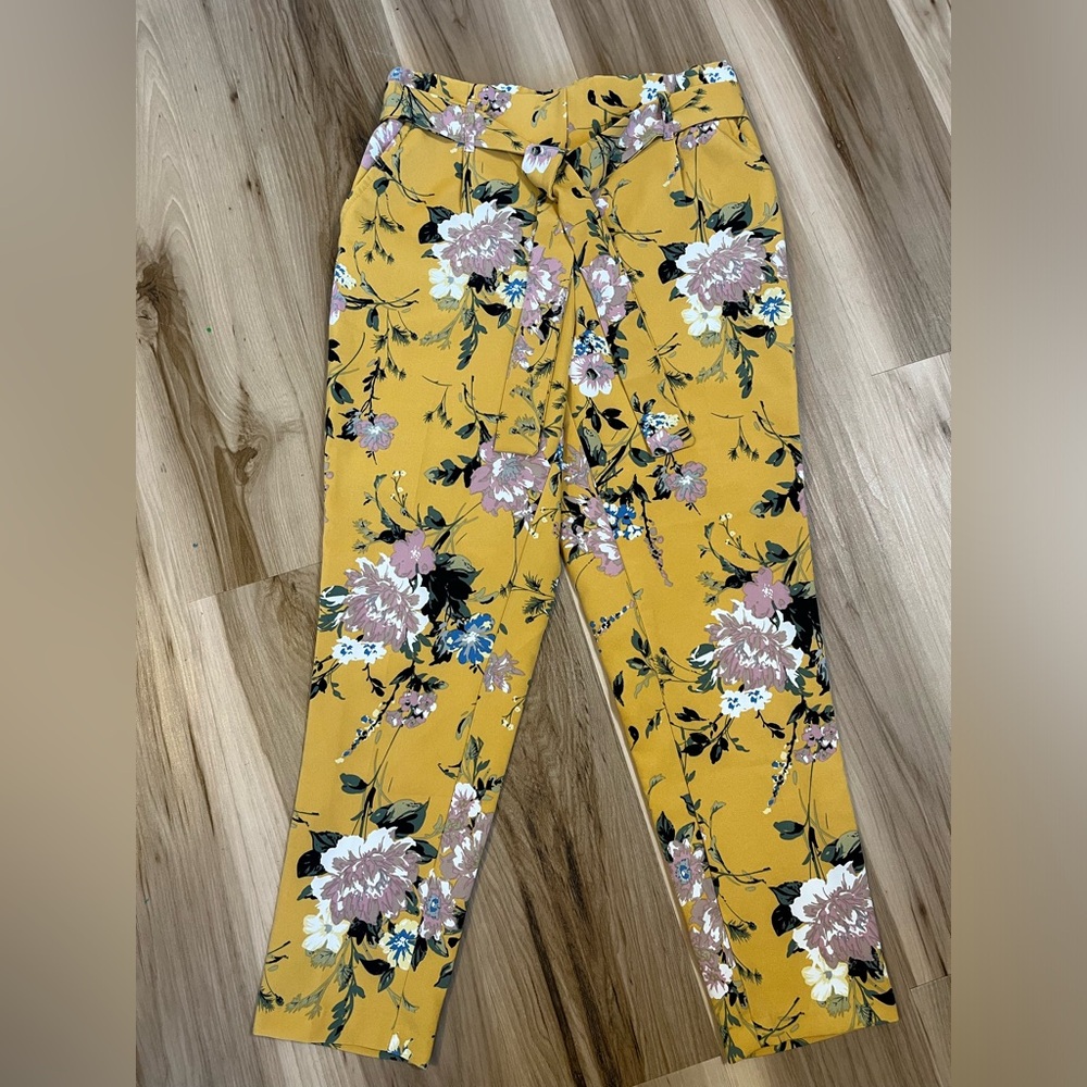 One By Chapter One Women’s Size Small Yellow Floral Pants Belted Pockets Flowy